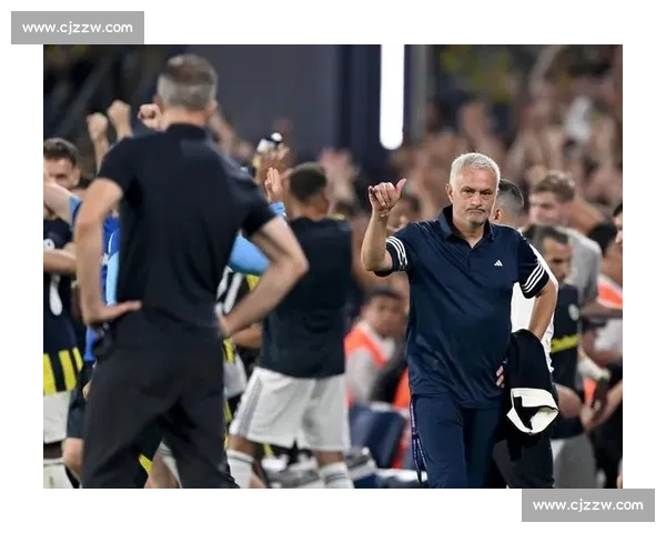 穆帅：晋级悬念犹存，费内巴切主场誓造 “地狱” 击溃费耶诺德