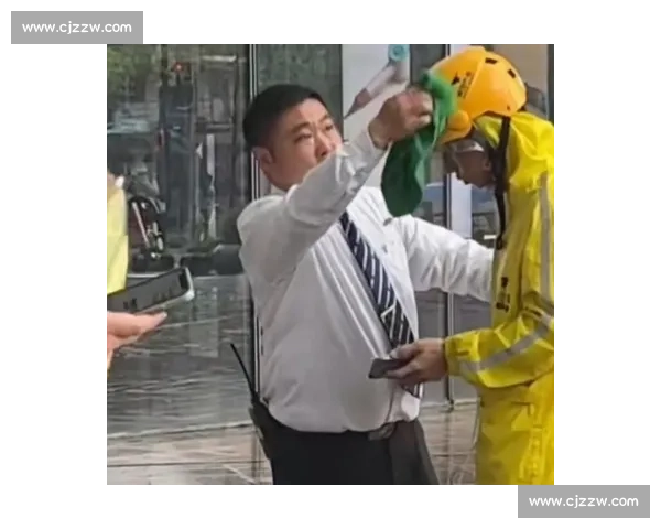 赛道惊魂十分钟！外卖小哥误入闯关现场 保安大哥带我狂奔脱险